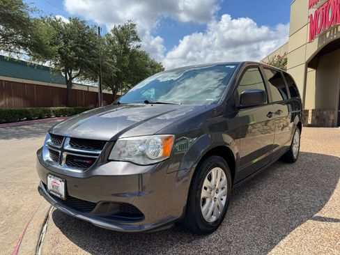 Used 2018 Dodge Grand Caravan SE w/ UConnect Hands-Free Group FWD image 5