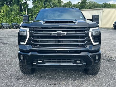Used 2026 Chevrolet Silverado 2500 High Country w/ High Country Premium Package AWD/4WD image 3