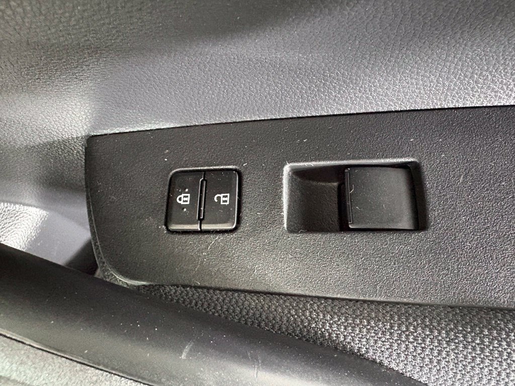 Used 2022 Toyota Corolla LE FWD image 35