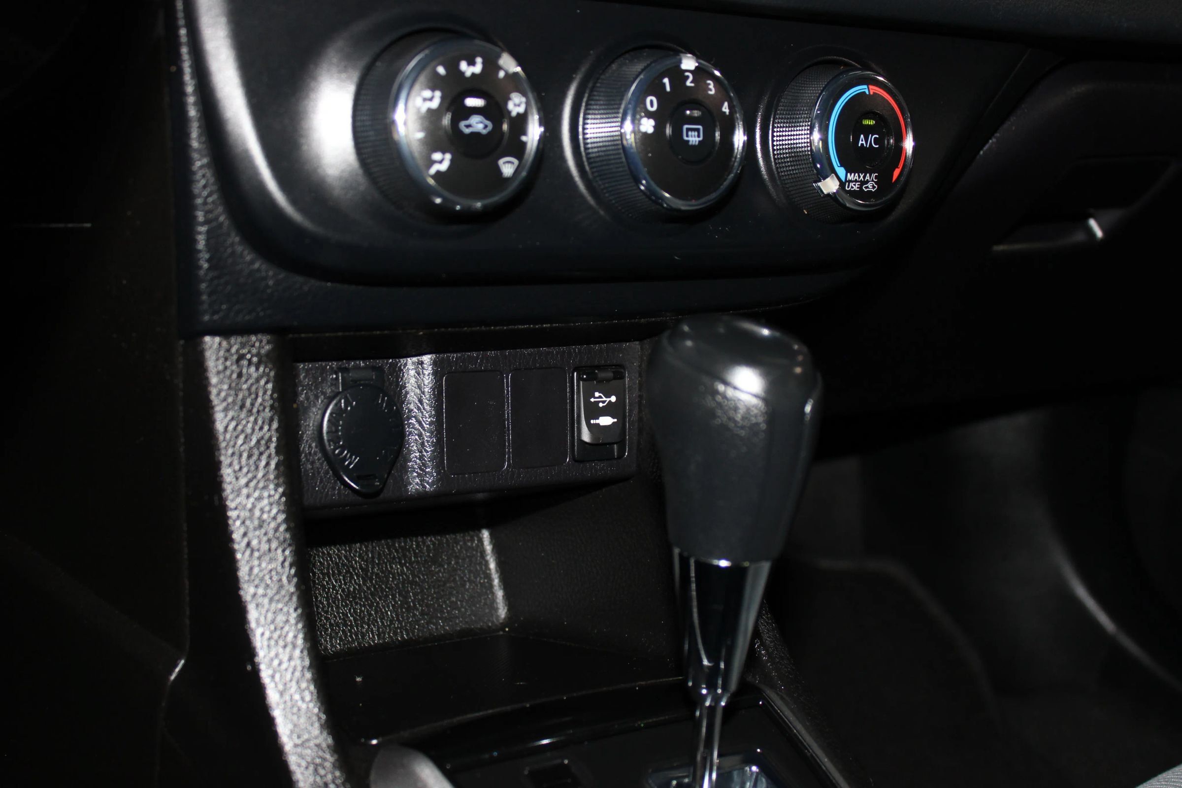 Used 2016 Toyota Corolla L FWD image 14