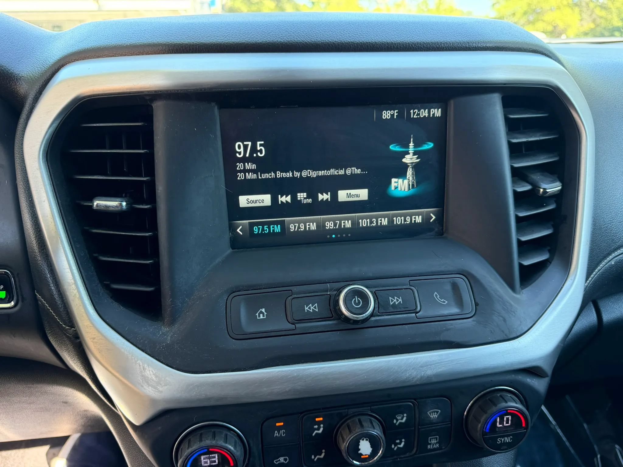 Used 2017 GMC Acadia SLE w/ Driver Alert Package I AWD/4WD image 25