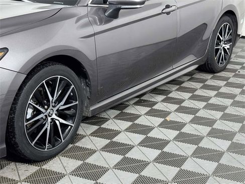 Used 2022 Toyota Camry SE image 13