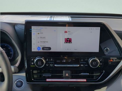 New 2026 Toyota Highlander Limited image 17