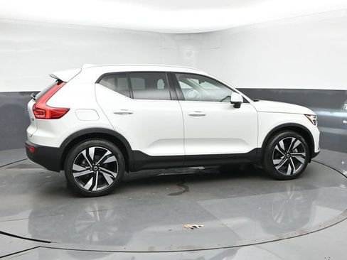Used 2023 Volvo XC40 B5 Ultimate w/ Protection Package Premier AWD/4WD image 9