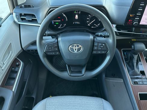 Certified 2023 Toyota Sienna LE w/ LE Plus Package image 13