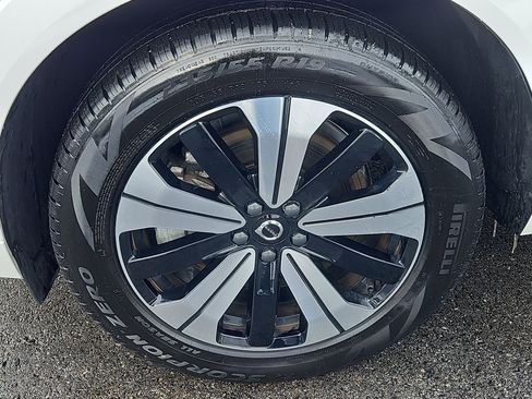 Used 2025 Volvo XC60 T8 Plus w/ Protection Package Premier image 4