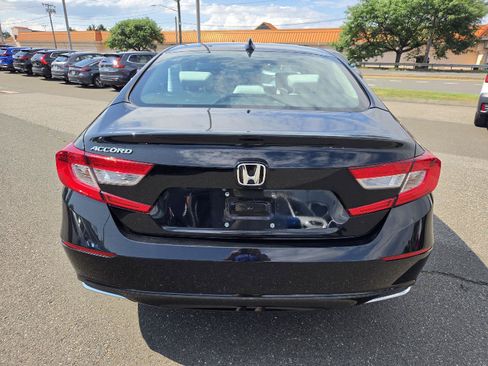 Used 2018 Honda Accord EX image 4