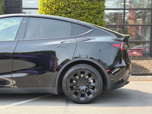 Used 2021 Tesla Model Y Long Range image 11