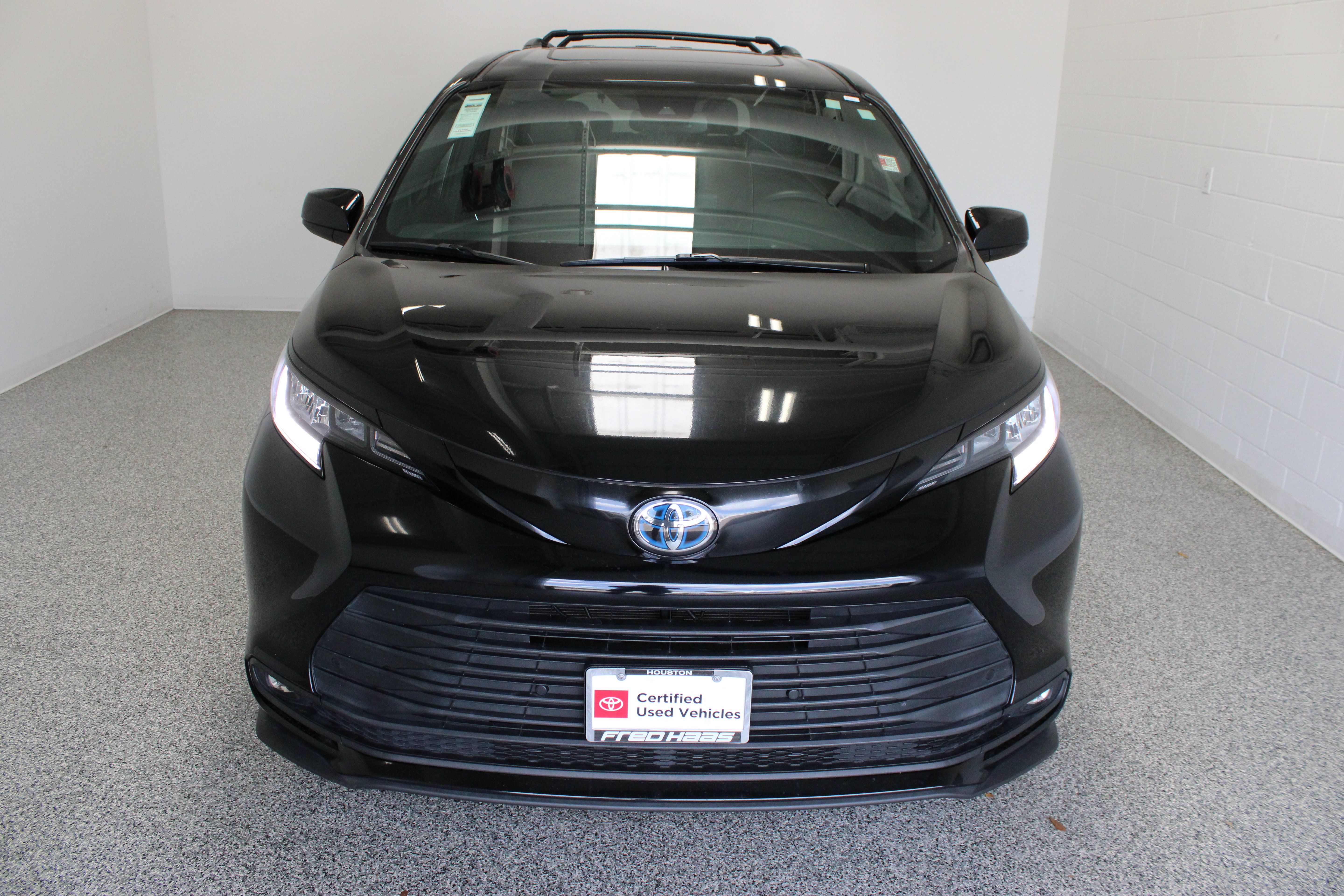 Certified 2025 Toyota Sienna XLE Woodland Edition AWD/4WD image 3