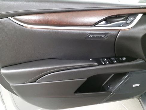 Used 2019 Cadillac XTS Luxury image 11