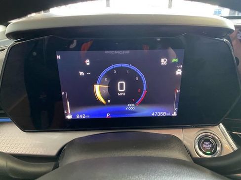 Used 2025 Chevrolet Trax LT FWD image 14