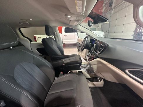 Used 2023 Chrysler Voyager LX FWD image 26