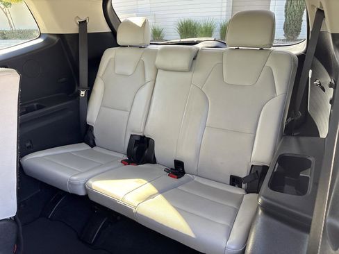 Used 2022 Kia Telluride EX image 13