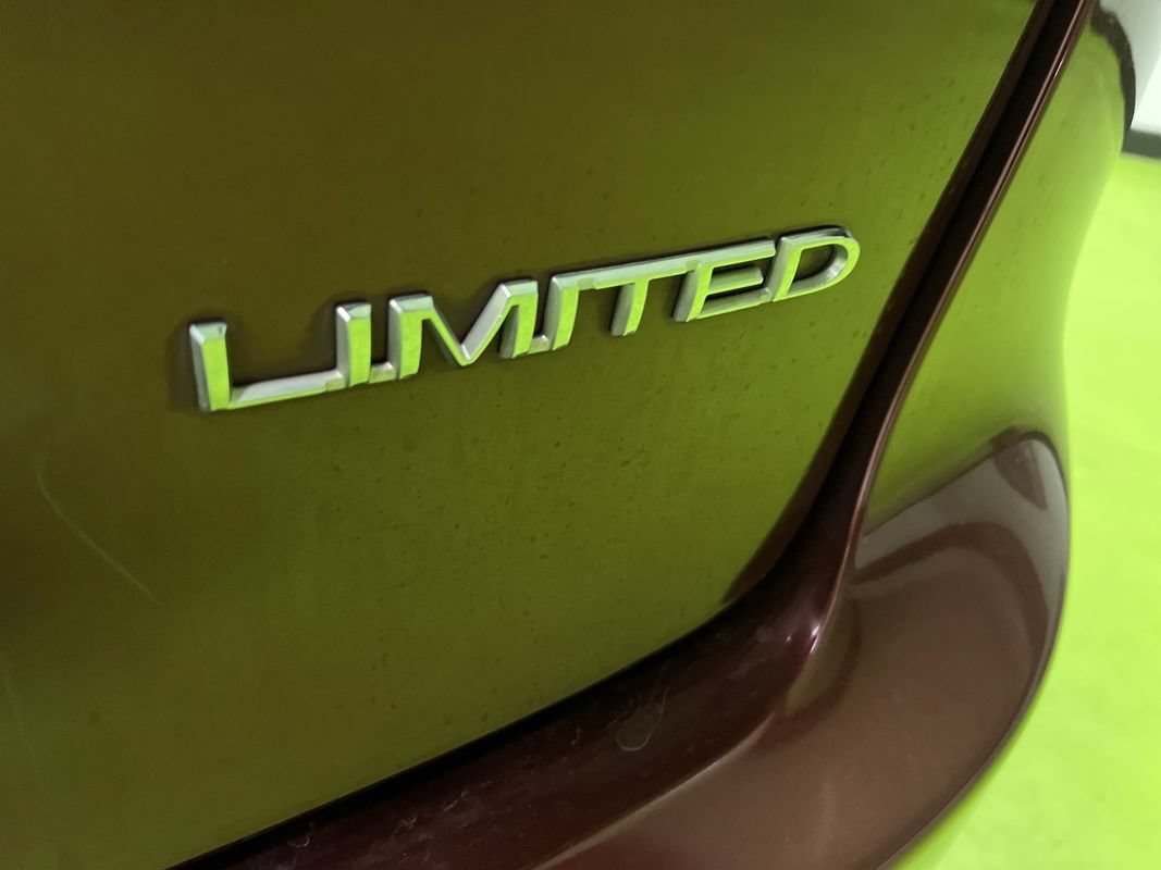 Used 2018 Chrysler Pacifica Limited FWD image 14