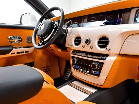 Used 2022 Rolls-Royce Phantom Sedan w/ The Phantom Package RWD image 29