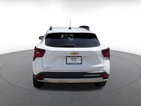 Used 2025 Chevrolet Trax LT FWD image 12