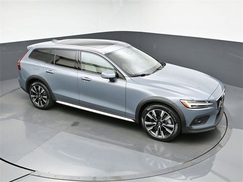 Used 2024 Volvo V60 B5 Cross Country Ultimate image 45