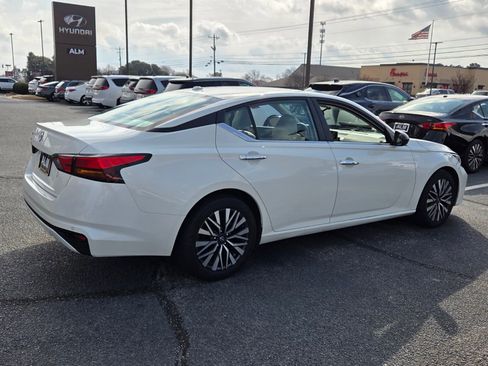 Used 2025 Nissan Altima 2.5 SV image 13