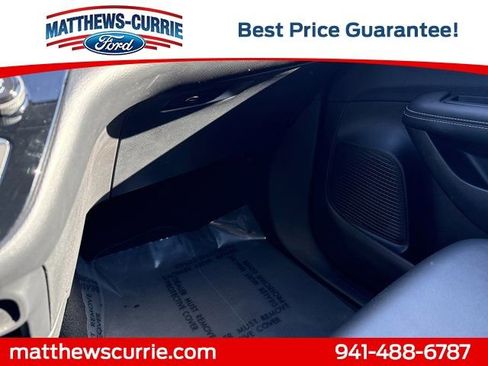Used 2025 Chrysler Pacifica Select image 24
