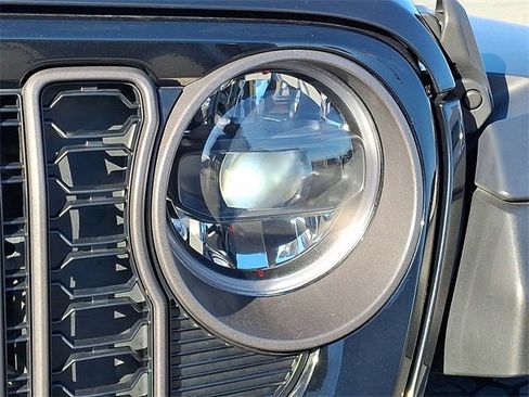 Used 2024 Jeep Wrangler Unlimited Rubicon image 9