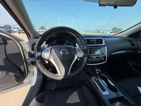 Used 2018 Nissan Altima 2.5 SR FWD image 14