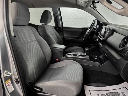 Used 2020 Toyota Tacoma SR AWD/4WD image 10