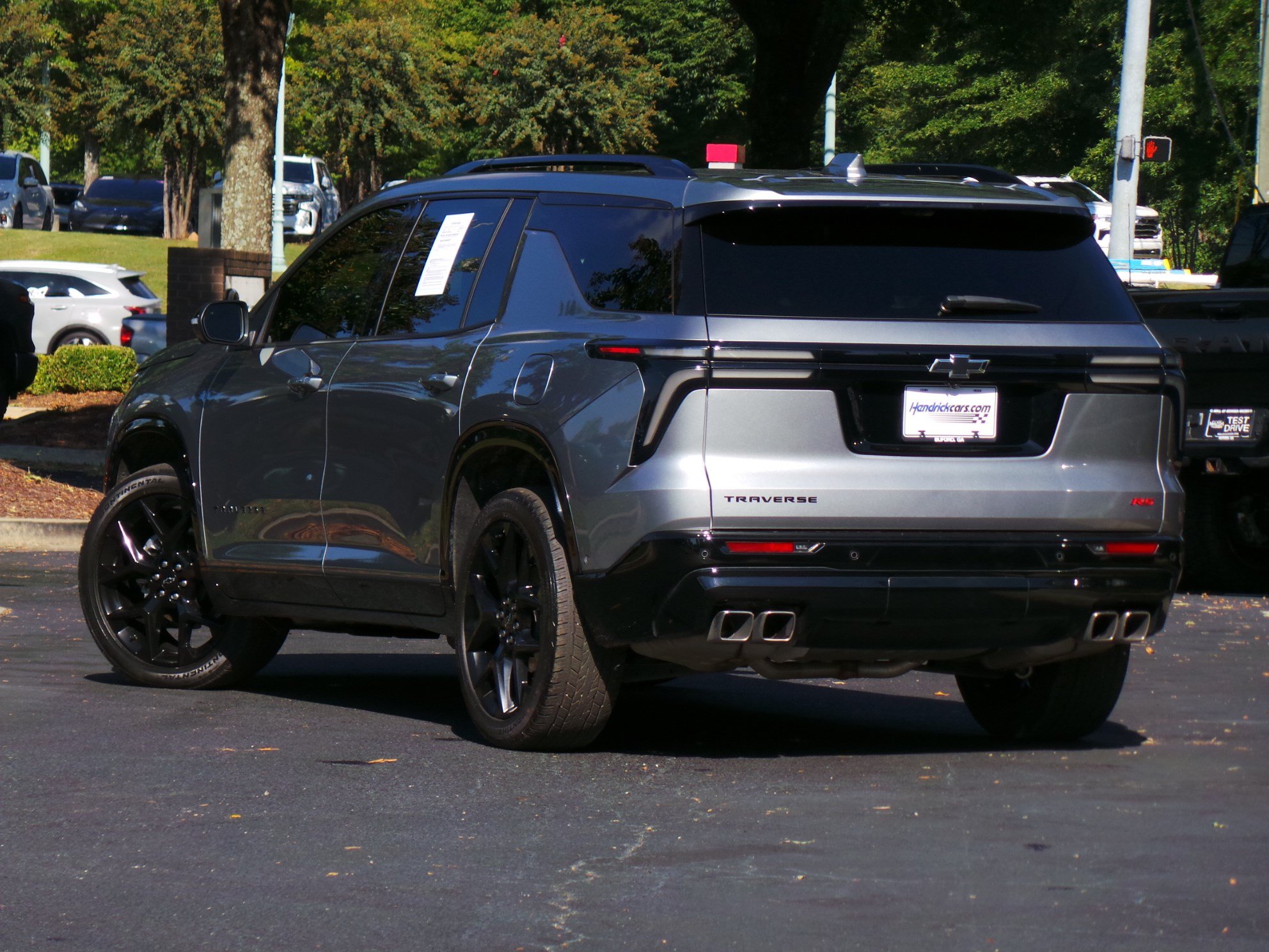 Used 2025 Chevrolet Traverse RS FWD image 3