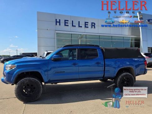 Used 2018 Toyota Tacoma TRD Sport AWD/4WD image 1