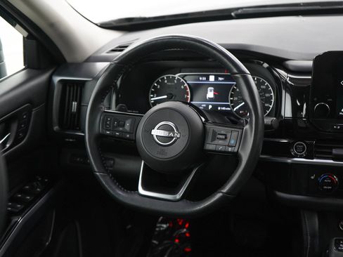 Used 2023 Nissan Pathfinder SL AWD/4WD image 15