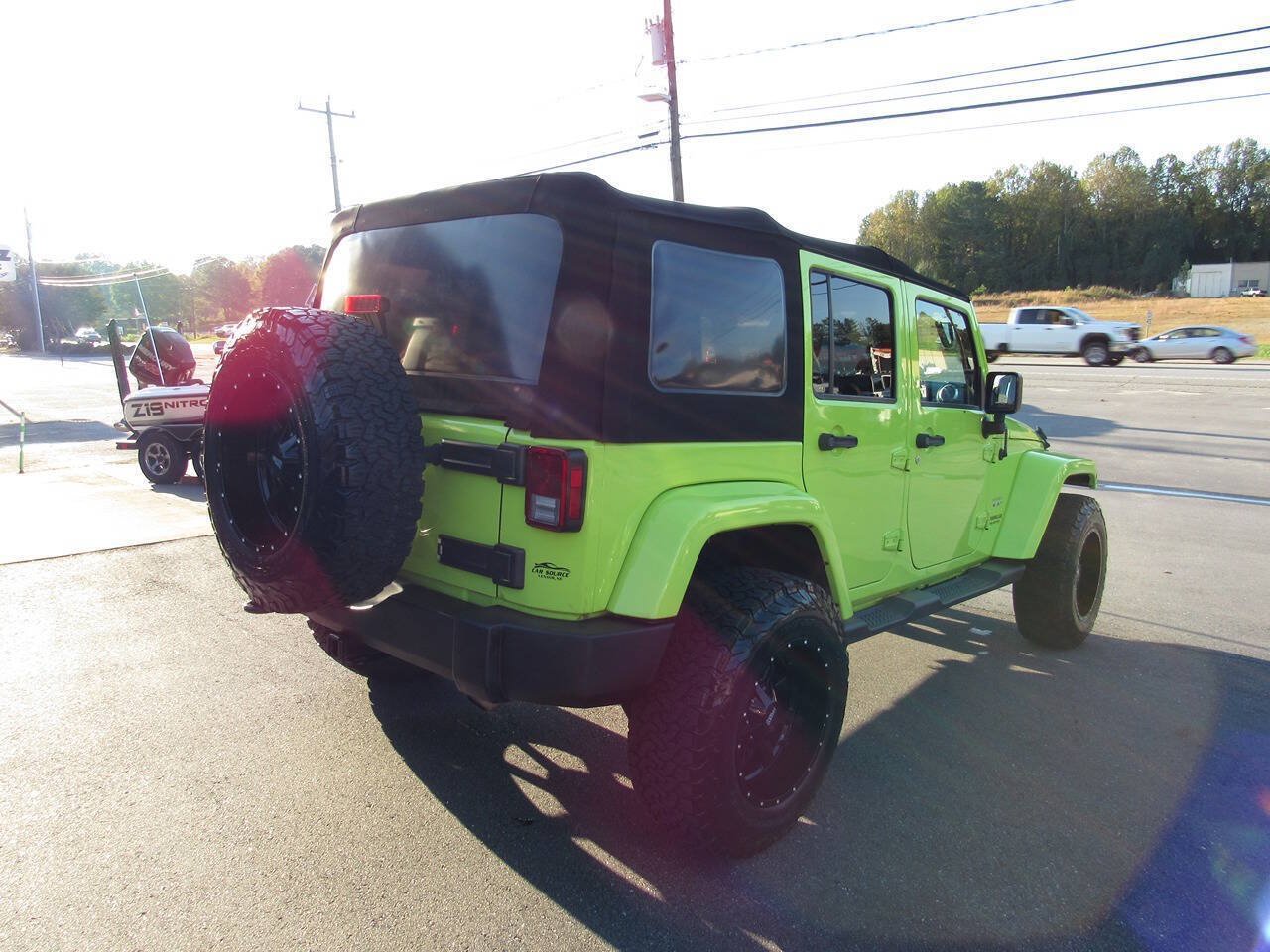 Used 2016 Jeep Wrangler Unlimited Sahara w/ Max Tow Package AWD/4WD image 4