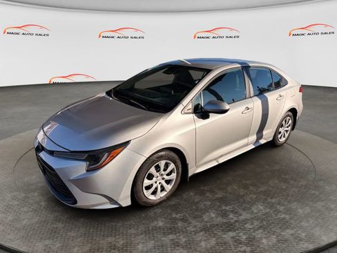 Used 2024 Toyota Corolla LE image 6