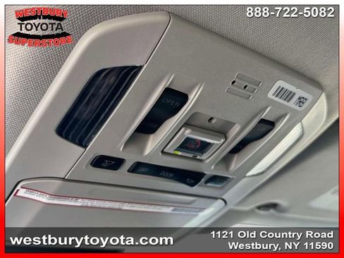 Used 2021 Toyota Highlander XLE AWD/4WD image 35