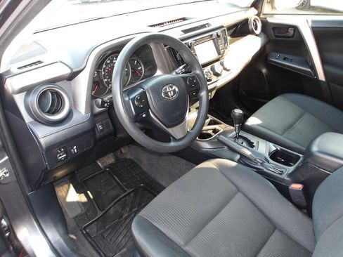 Used 2016 Toyota RAV4 LE AWD/4WD image 9