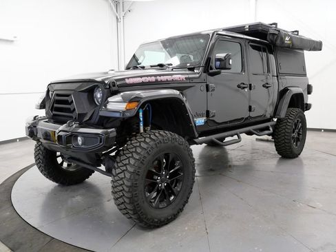 Used 2022 Jeep Gladiator Overland AWD/4WD image 3