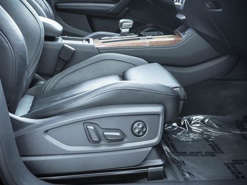 Used 2023 Audi Q5 e Prestige w/ Prestige Package image 24