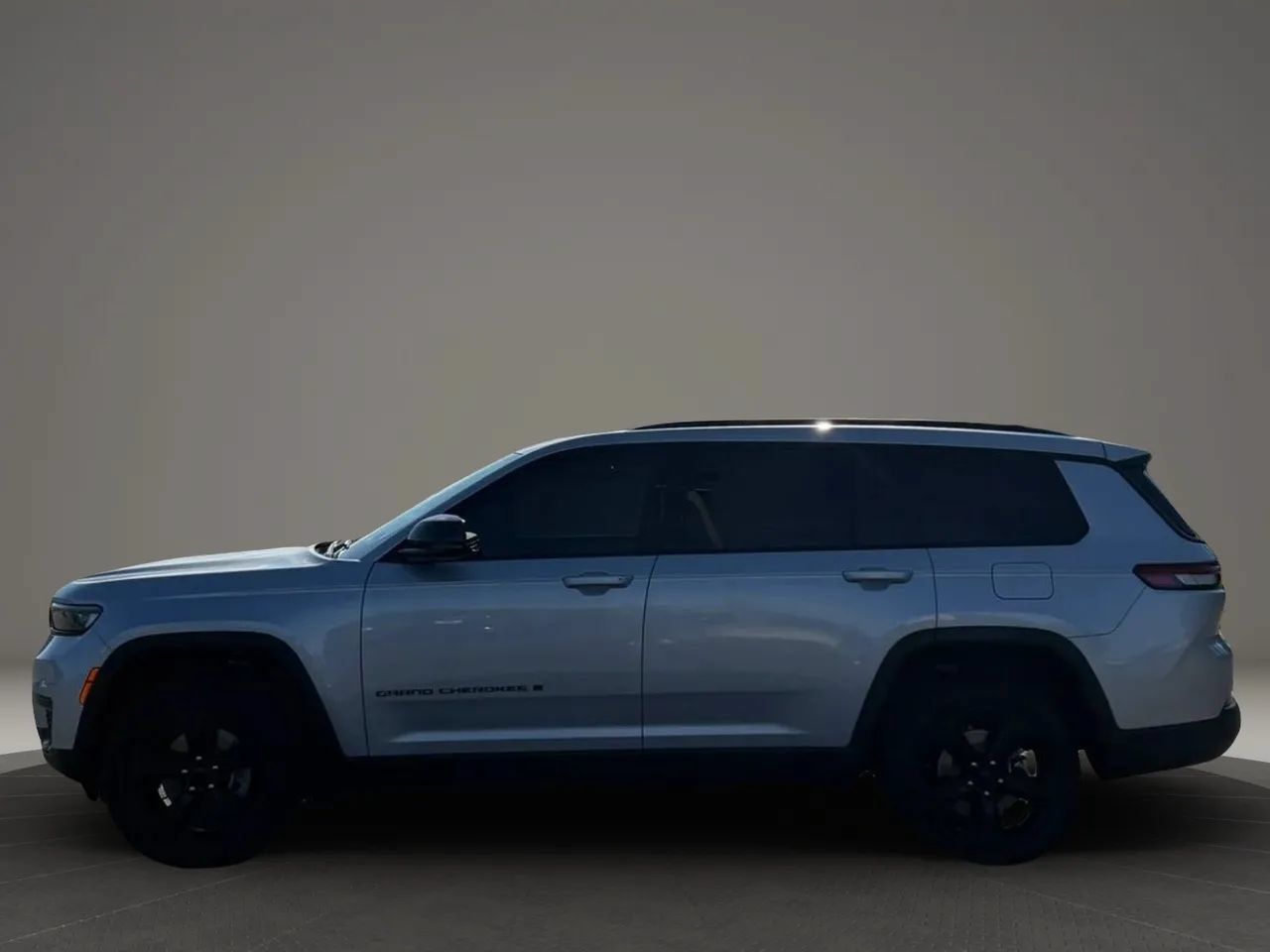 Used 2024 Jeep Grand Cherokee L Altitude AWD/4WD image 2