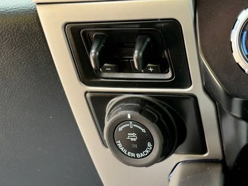 Used 2022 Ford F250 Lariat w/ Lariat Ultimate Package AWD/4WD image 25