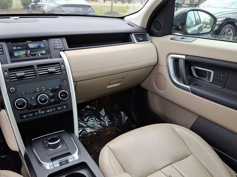 Used 2019 Land Rover Discovery Sport HSE image 16