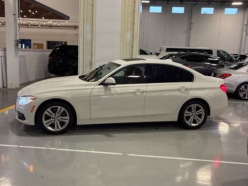 Used 2017 BMW 330i Sedan RWD image 2
