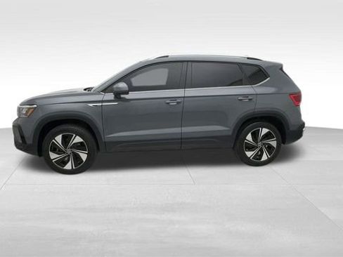 Certified 2024 Volkswagen Taos SE image 5