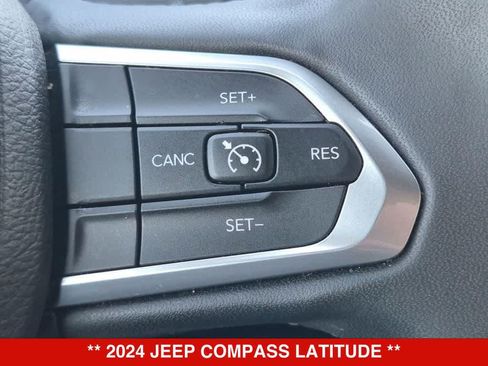 Used 2024 Jeep Compass Latitude AWD/4WD image 23