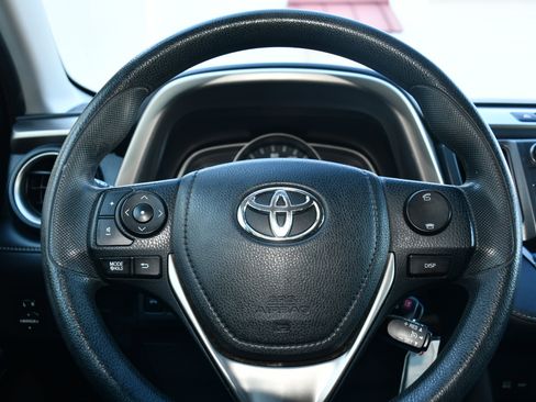 Used 2013 Toyota RAV4 XLE image 10