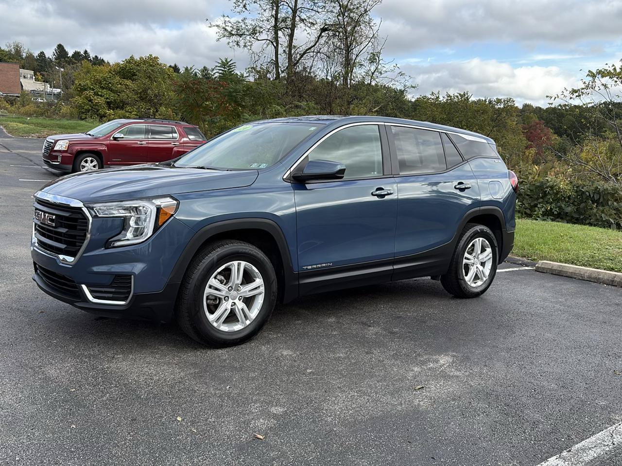Used 2024 GMC Terrain SLE AWD/4WD image 29