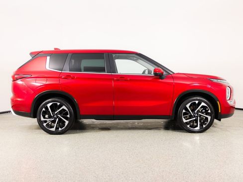 Used 2022 Mitsubishi Outlander SE image 10