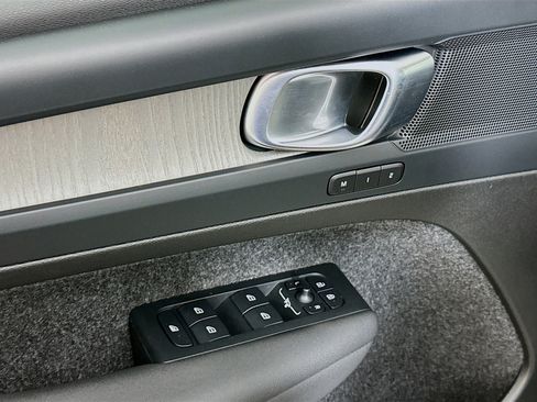 Used 2025 Volvo XC40 B5 Core image 15