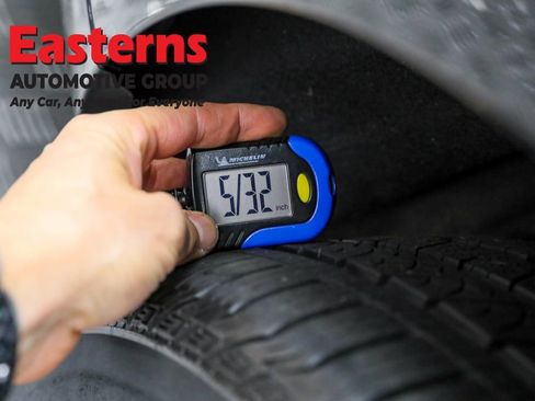 Used 2019 Volvo XC60 T5 Momentum w/ Multimedia Package image 38