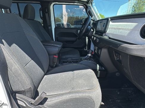 Certified 2025 Jeep Gladiator Sport image 28
