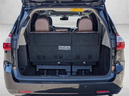 Used 2019 Toyota Sienna Limited Premium w/ Carpet Mat Package FWD image 6