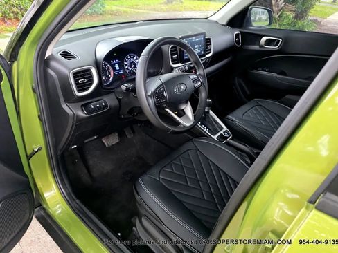 Used 2022 Hyundai Venue SEL FWD image 3