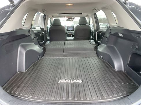 Used 2020 Toyota RAV4 XLE image 27